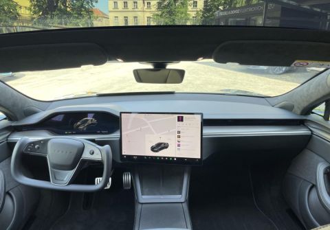 Tesla Model S Plaid YOKE