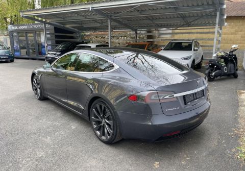 Tesla Model S 75D AWD, Vzduch