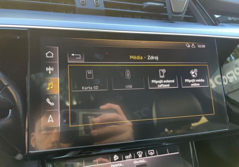 Audi e-tron 55 Quattro  Panorama HUD