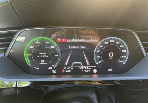 Audi e-tron 55 Quattro  Panorama HUD