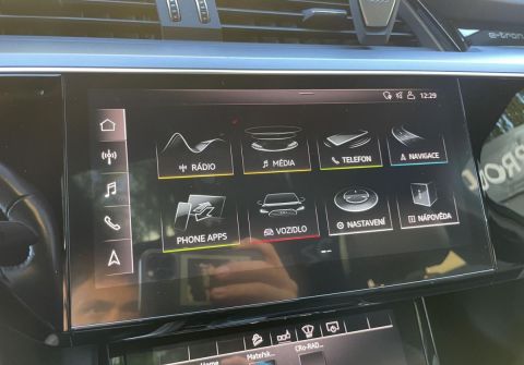 Audi e-tron 55 Quattro  Panorama HUD