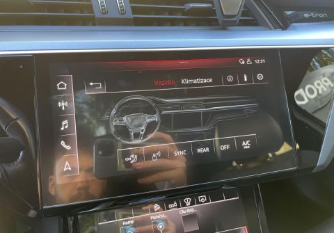 Audi e-tron 55 Quattro  Panorama HUD