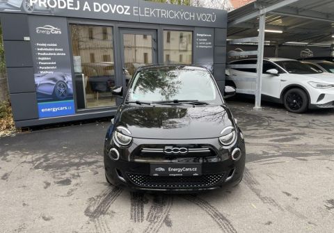 Fiat 500e 87kW, baterie 42 kWh, ICON