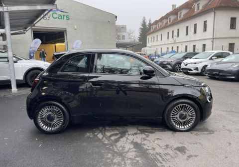 Fiat 500e 87kW, baterie 42 kWh, ICON