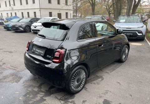 Fiat 500e 87kW, baterie 42 kWh, ICON