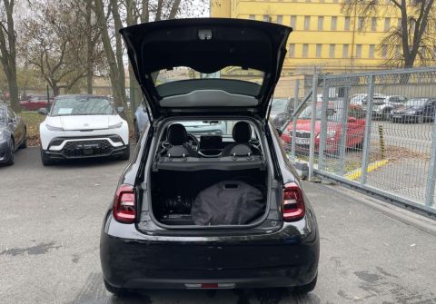 Fiat 500e 87kW, baterie 42 kWh, ICON